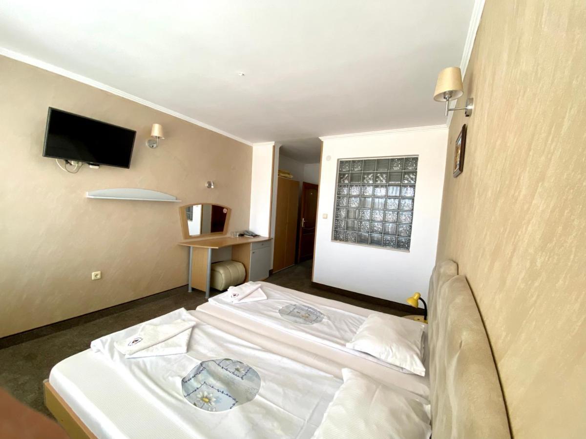 Family Hotel The Golden Fish Sozopol Exterior photo
