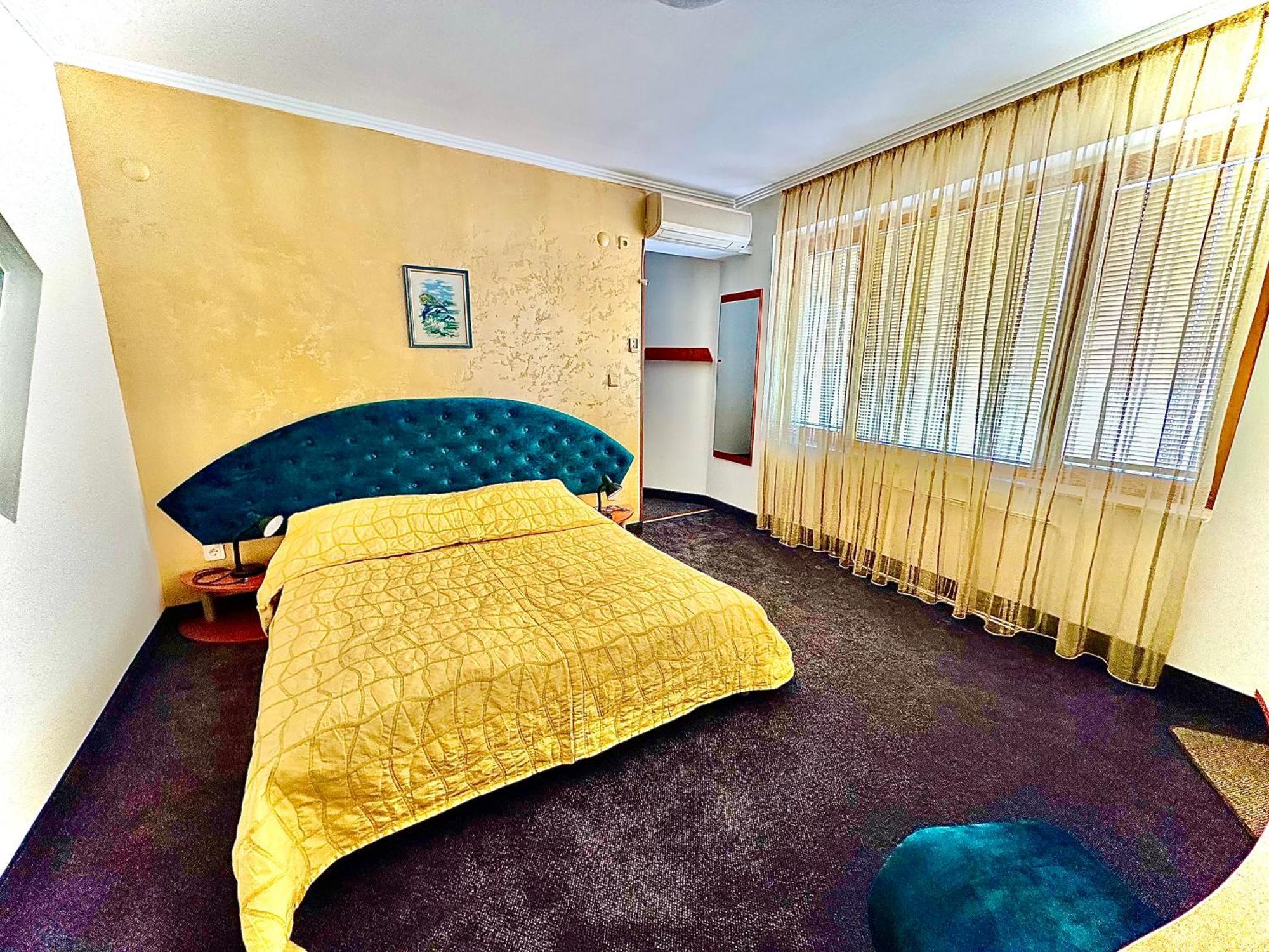 Family Hotel The Golden Fish Sozopol Exterior photo