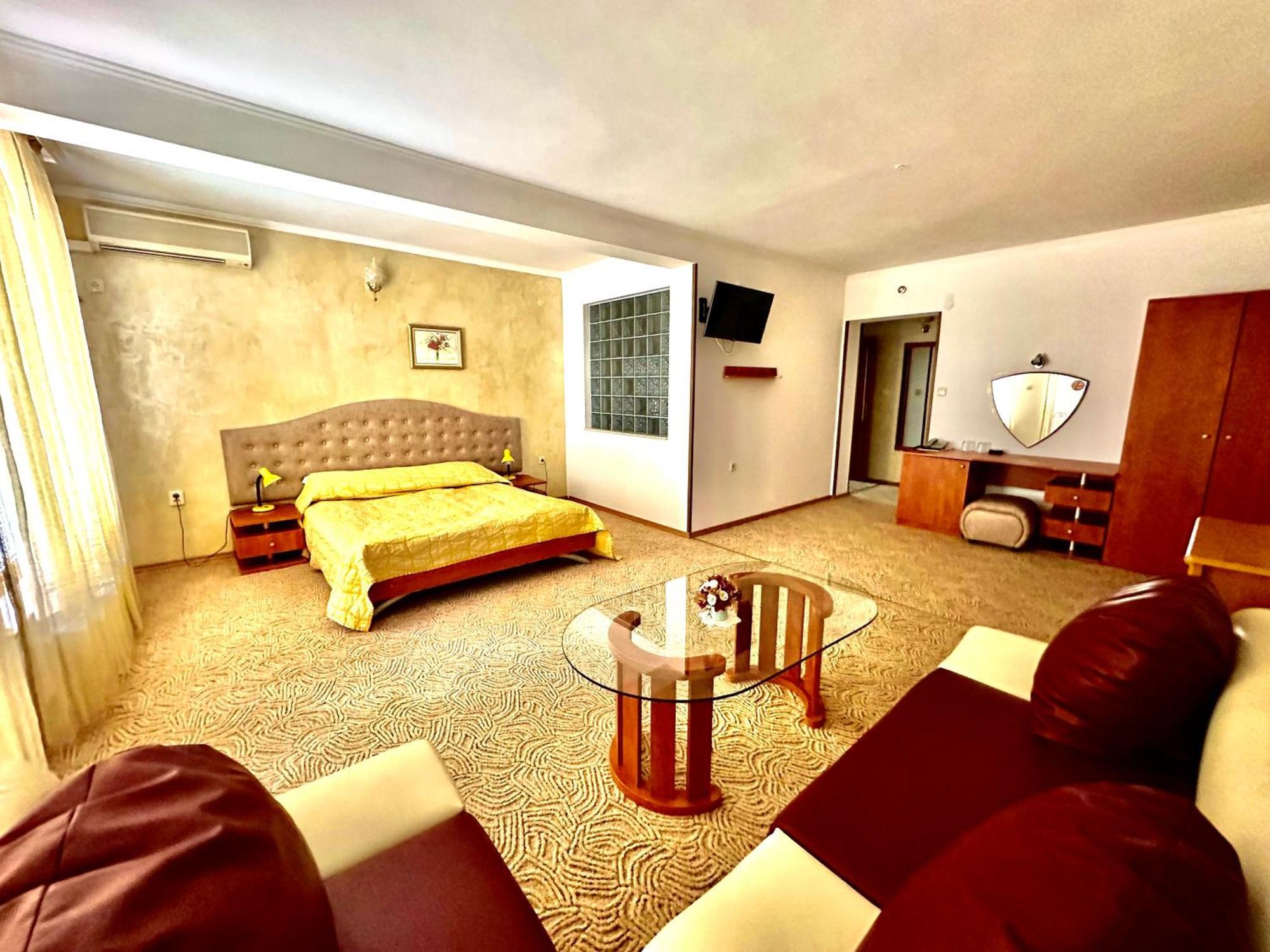 Family Hotel The Golden Fish Sozopol Exterior photo